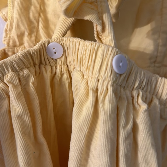 Bella Bliss beautiful corduroy light yellow pinafore with ruffle details size 8 - Picture 5 of 6